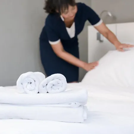 Ξενοδοχείο La Plaza24 *